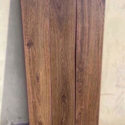 Sienna Elmhurst Oak 10 mm T × 7 in. W Waterproof Laminate Wood Flooring