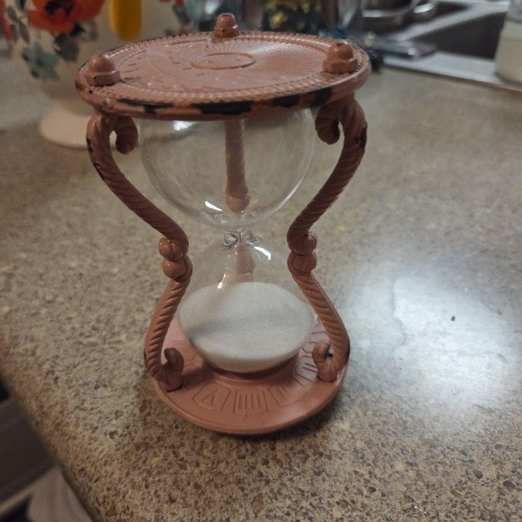 Sand Clock/ Sand Timer Small Pink And About 4 In Tall $5