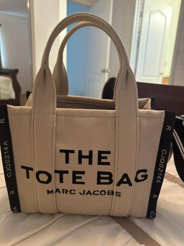 MARC JACOB"S TOTE BAG ORIGINAL , IN GREAT CONDITION