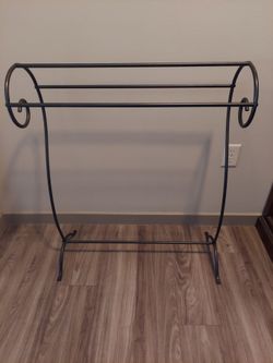 Black Metal Quilt Blanket Rack Stand