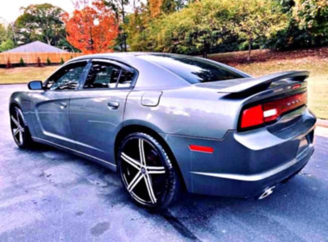 exceptional offer __'12 Dodge Charger SXT
