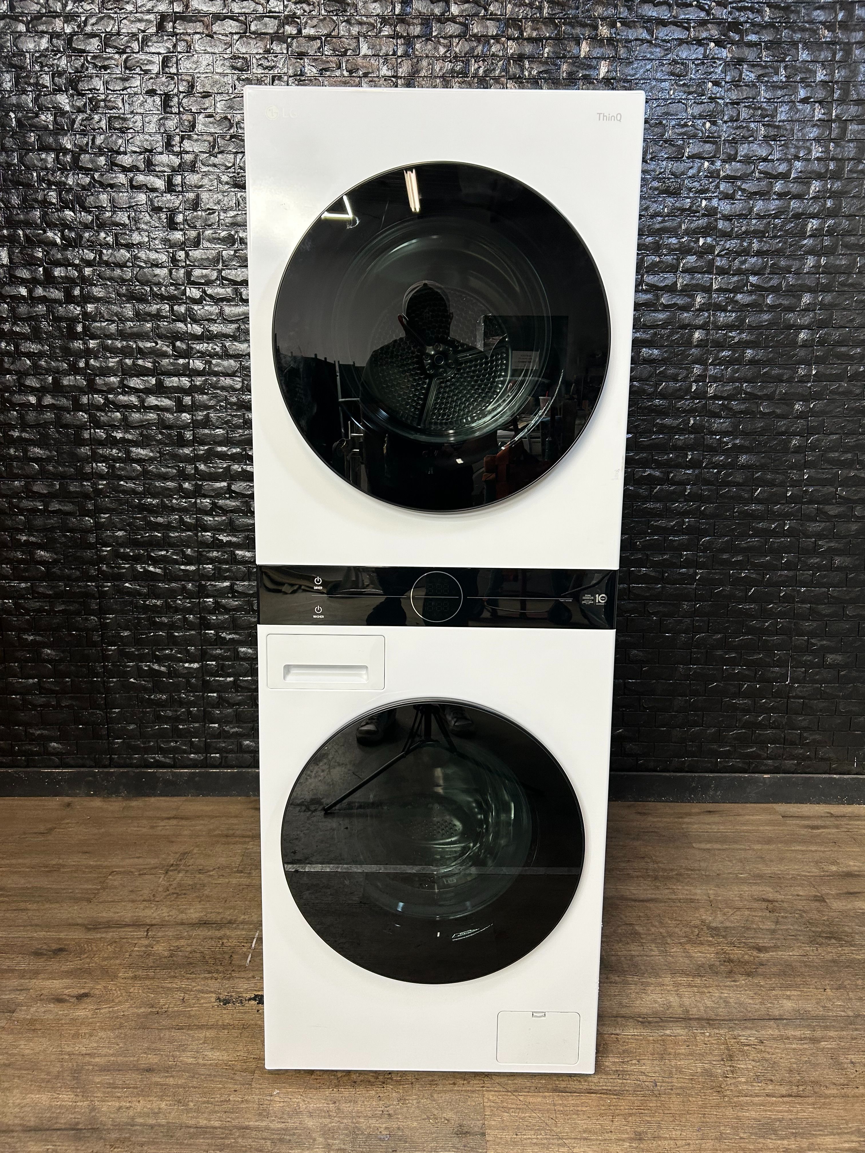LG LAUNDRY TOWER w/WARRANTY! R3120A