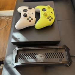 Xbox One X 1TB