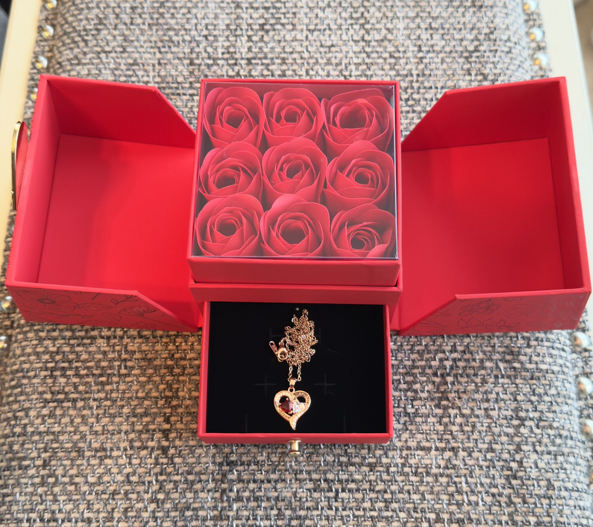 New Flower Box And Heart Necklace ❤️5 By 5”