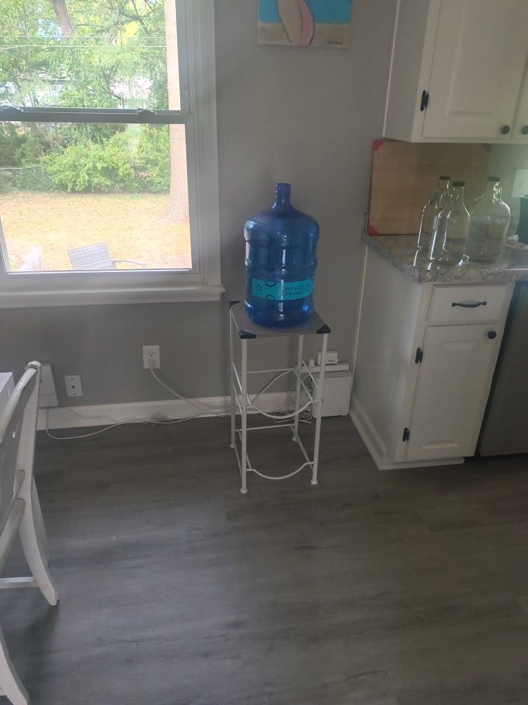 5 Gal Water Stand