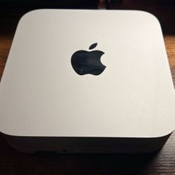 2023 MAC MINI M2 AND SATECHI DOCKING STATION (READ DESCRIPTION)