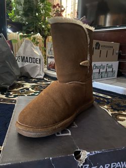 Selling BearPaw Victorian Boots