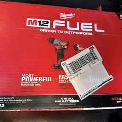 Milwaukee Brushless Cordless Hammer Drill and Impact Driver Combo Kit w/2 Batteries and Bag
