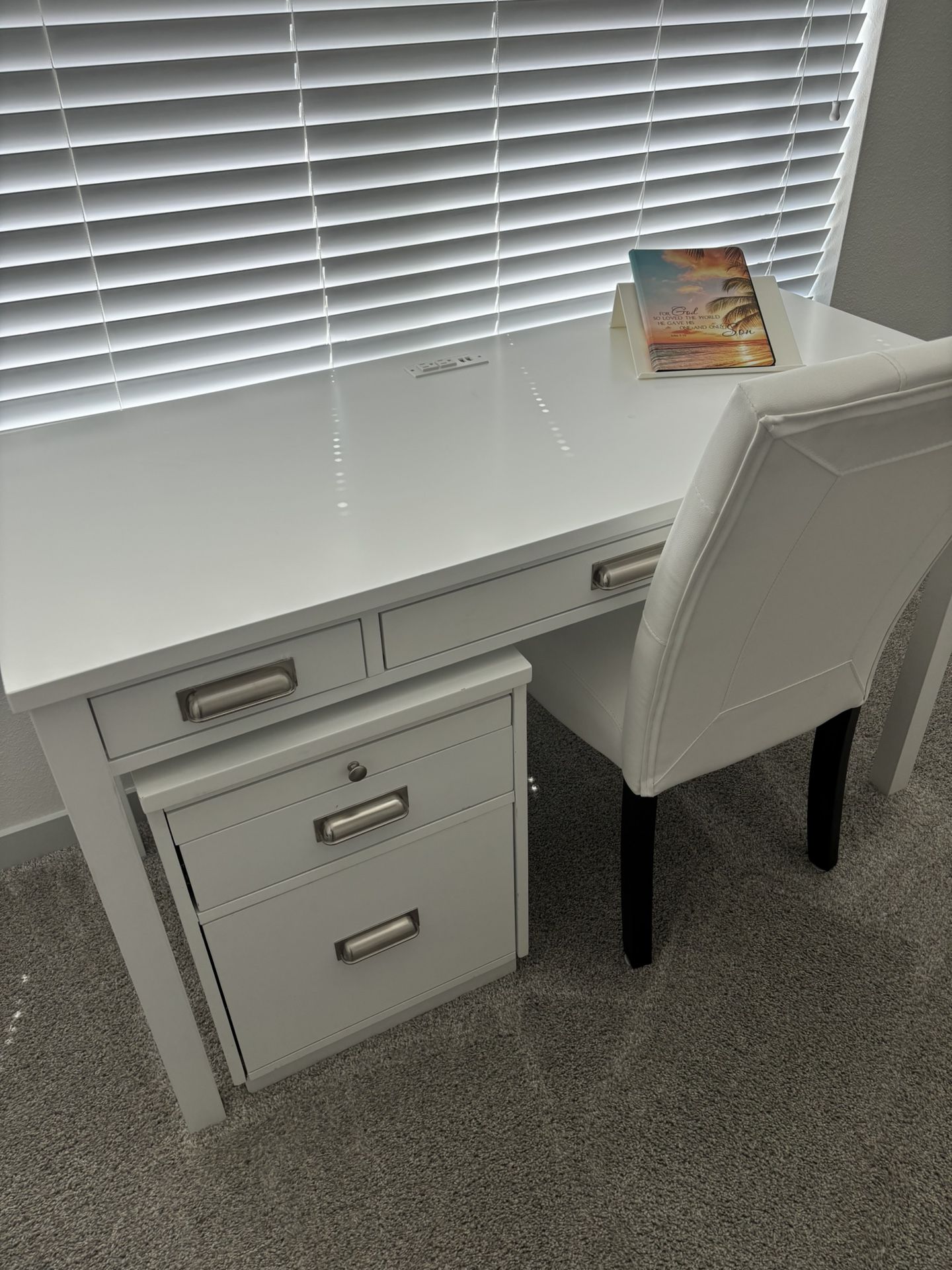 Desk File cabinet excellent condition with chair