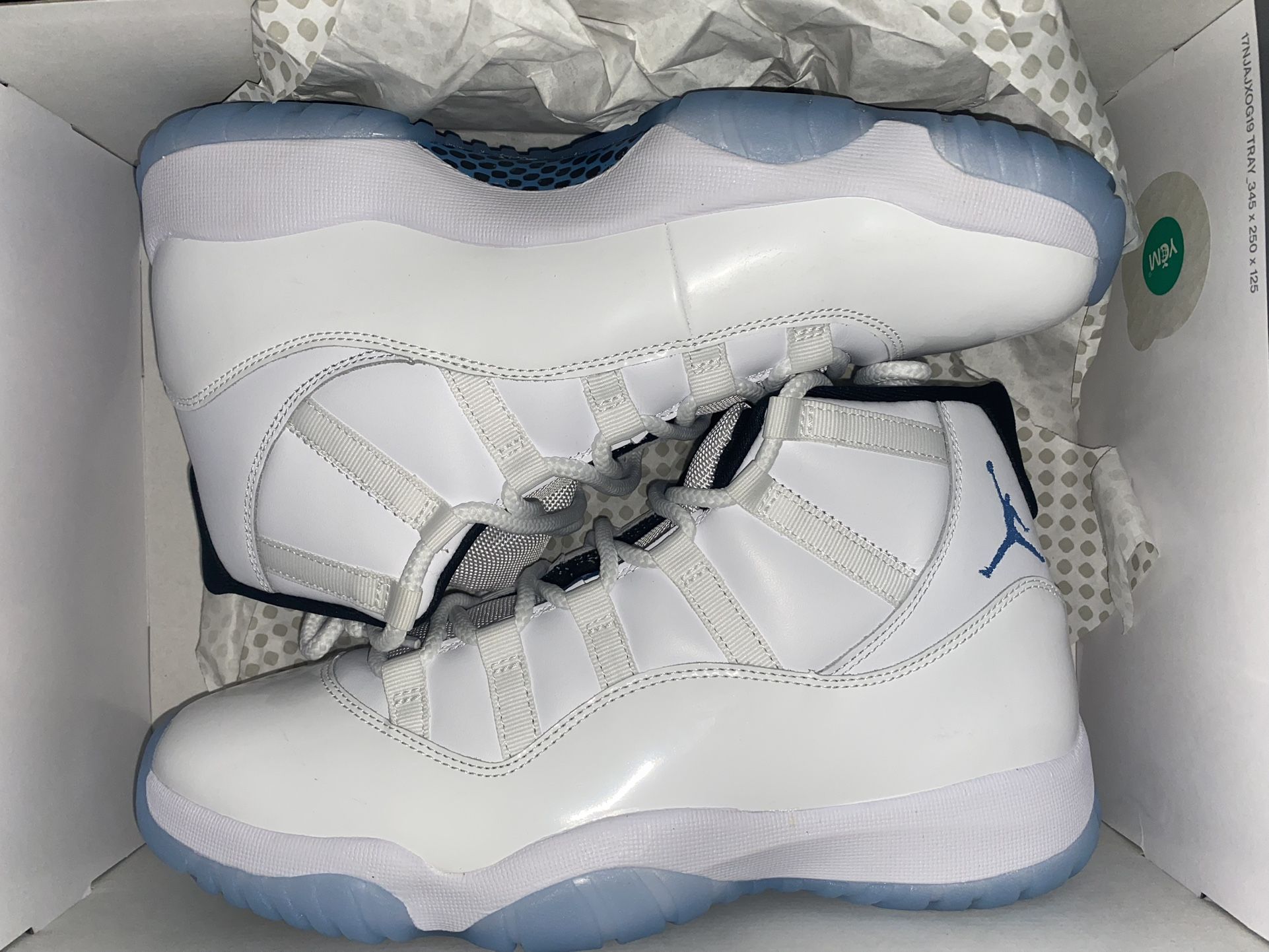 AIR JORDAN 11 RETRO