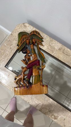 Antigua wooden art
