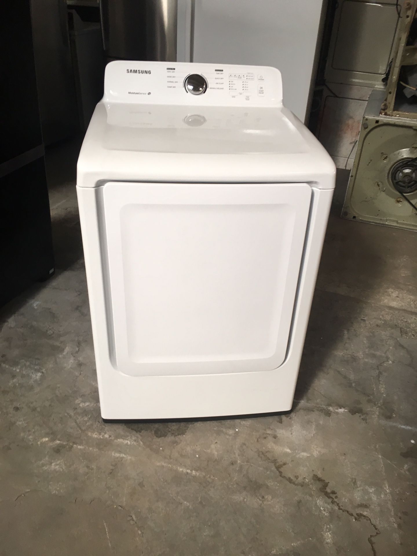 Electric dryer brand Samsung everything is good working condition 90 days warranty delivery and installation