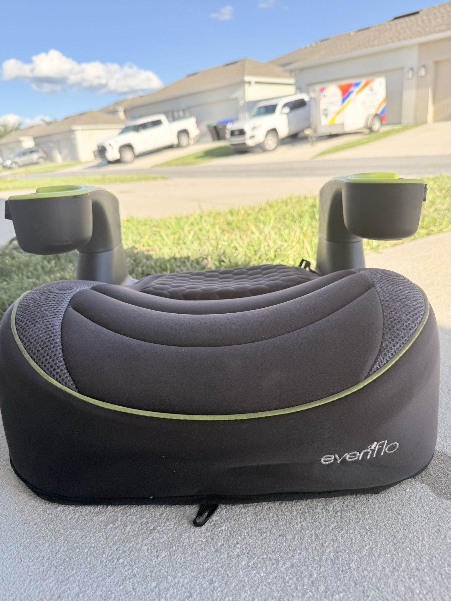 Selling child car seat with 2 cup holders.