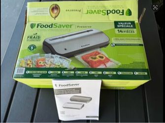 FoodSaver 14-Piece Starter Kit with Vacuum Seal Roll and Bags