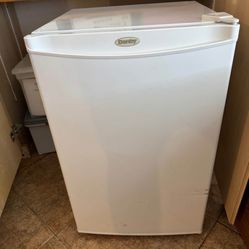 Working Freezer, 33in X 20.5 X 22 