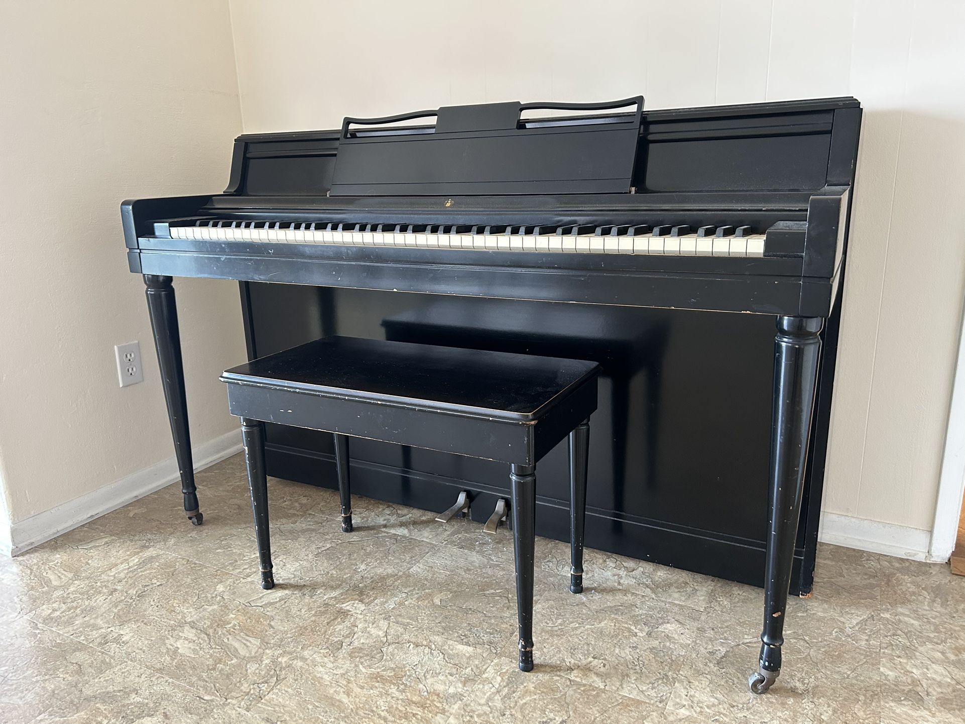 (1961) Wurlitzer Spinet Piano