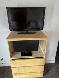 Two Samsung Flat Screens With 4 Draw Computer Desk
