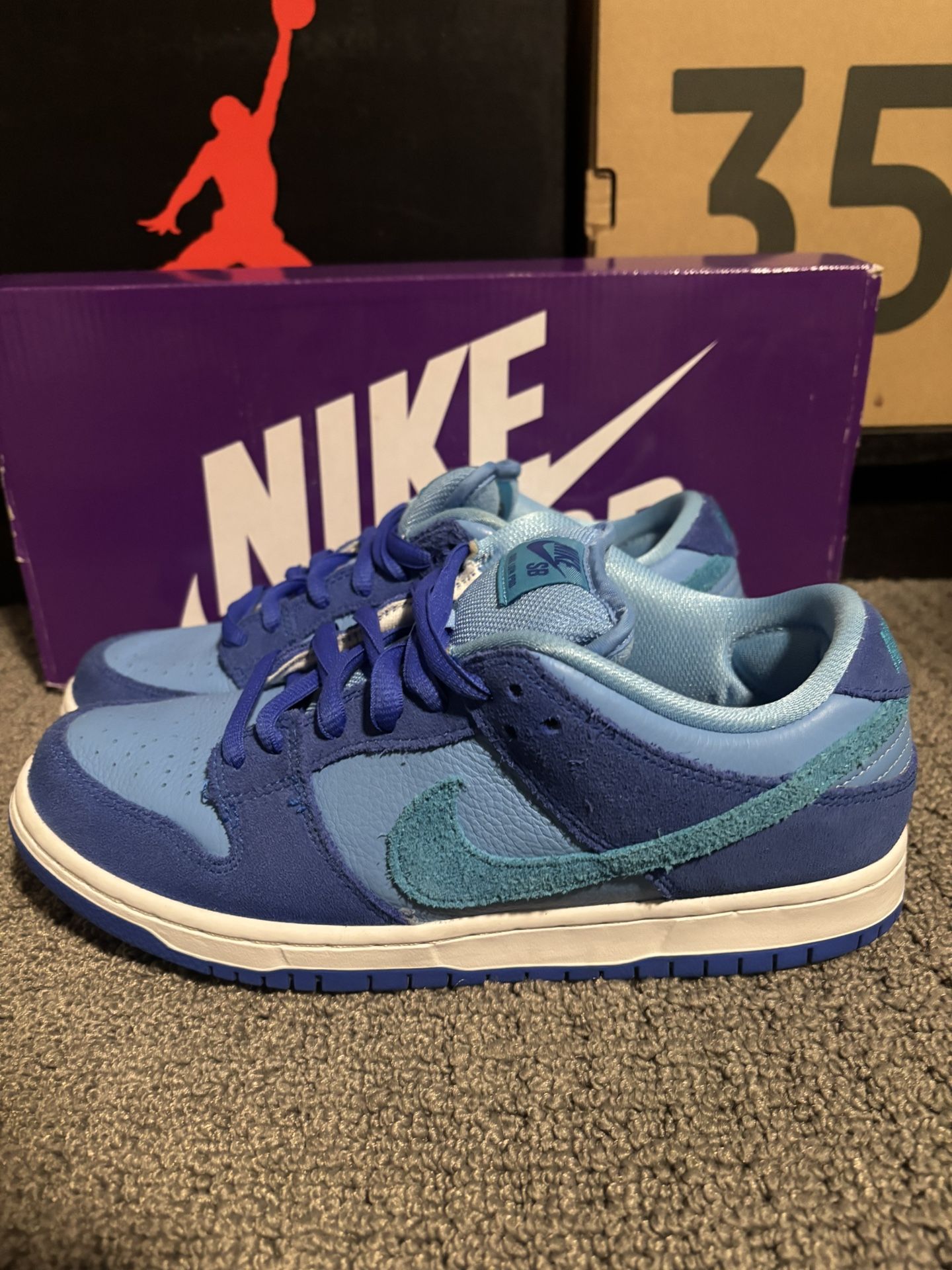 Nike SB dunks “ Blue Raspberry” men’s Size 7.5 very Good Condition (comes With Extra Laces)