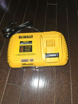 
DEWALT
20V MAX / 60V MAX FLEXVOLT Lithium-Ion Fan Cooled Fast Battery Charger
