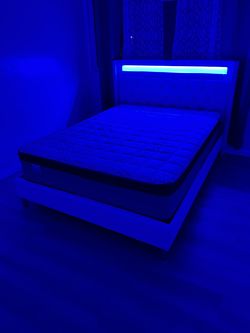 Queen Size Bed Frame with Led lights  & Mattress.       Cama Queen Size Colchon Incluido Con Luz  led