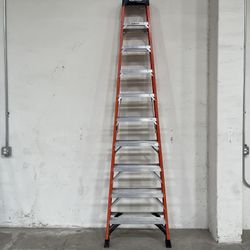 WERNER 10’ STEP LADDER 