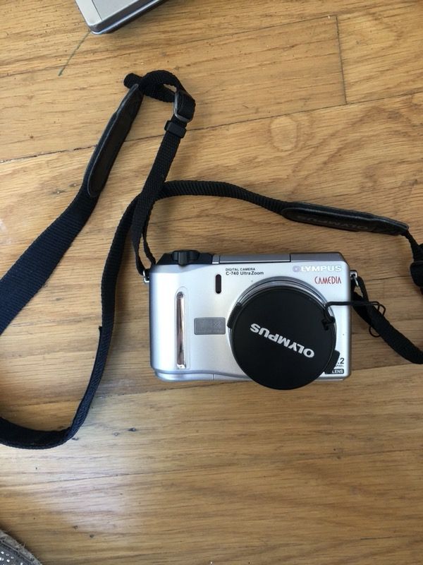 Olympus C-740 3MP Digital Camera with 10x Optical Zoom