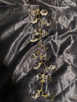 Crystal glass on gold tone wire