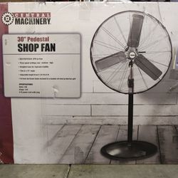 Central Machinery 30" Pedestal Shop Fan. (3 Speed/Adjustable/Black)