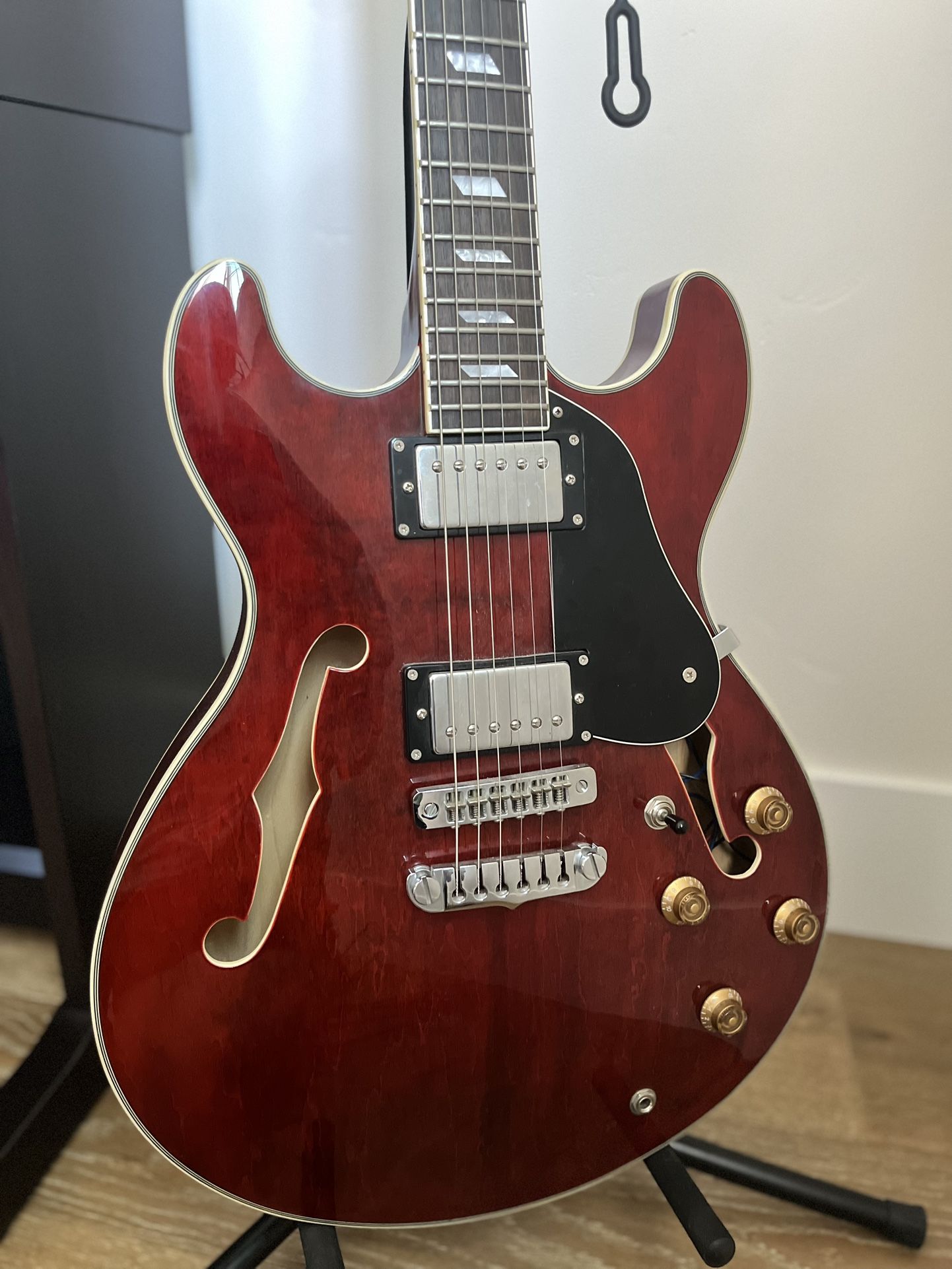 Aria semi hallow electric. Es335 copy