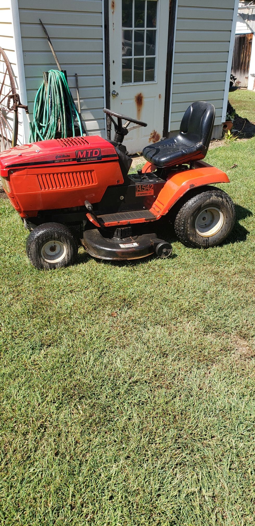 Mtd riding lawnmower