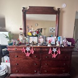 Dresser With Mirror 