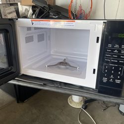 Vissani 1.1 Cu. Ft. 1000-Watt Countertop Microwave In Black 