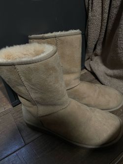 Classic Uggs sand brown , size 8 women