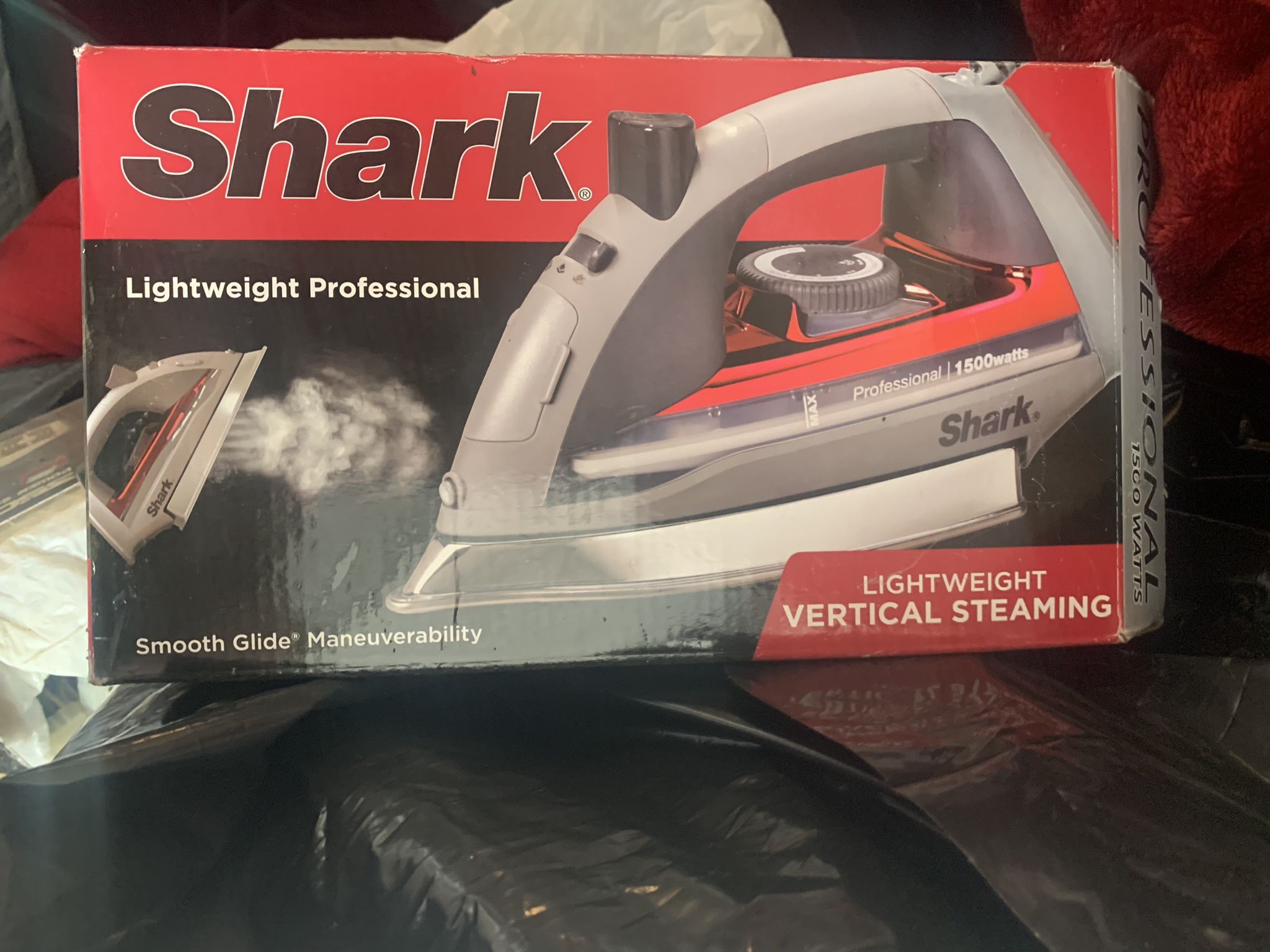 SHARK LIGHTWEIGHT PROFESSIONAL STEAM IRON NEW IN BOX 
