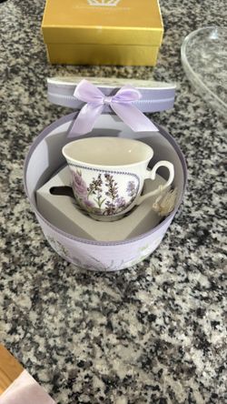 Porcelain Teacup And Saucer Set