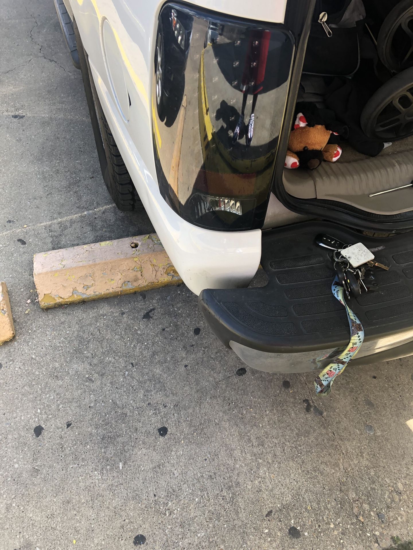 GMC Yukon tail liftgate models only