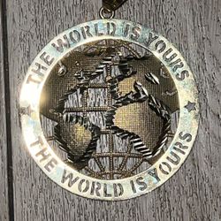 10K the world is yours pendent 