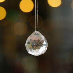 10 Crystal tear-shaped ornaments.