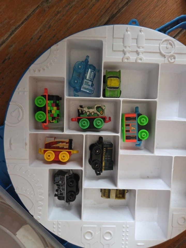 Many cars in many trains with container that hold them