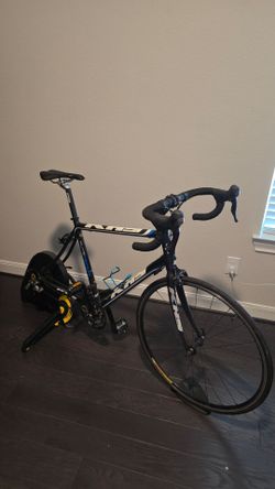 KHS Flite 720 (Road Bike) & cycleOps hammer smart trainer
