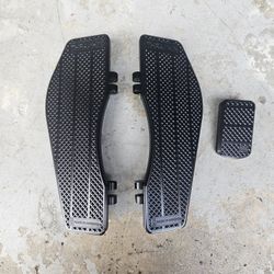 Thrashing supply floorboards, brake pedal and shifter pegs