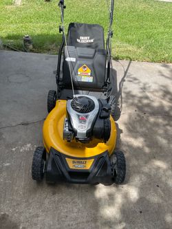 Lawnmower  Dewalt ceminueva