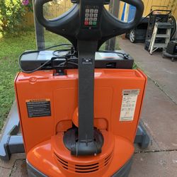 2019 Toyota Pallet Jack Lift Truck Stacker