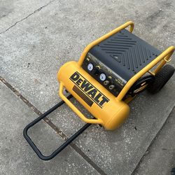 Dewalt 4.5 Gallon Air Compressor 200 Psi