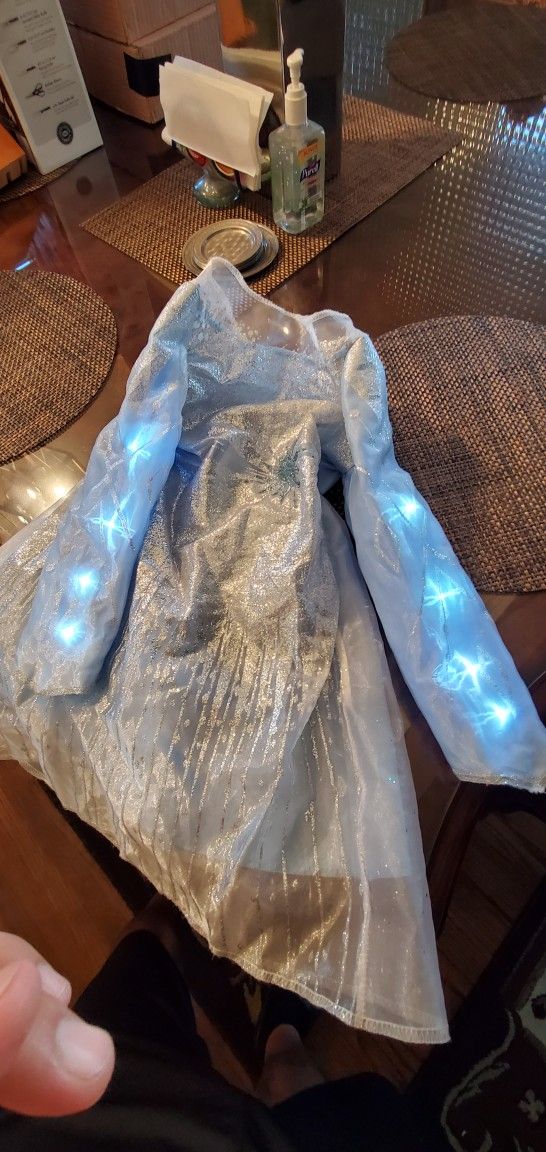 Disney Frozen II Elsa Light Up & Sound Costume Dress sz 4-6x Halloween