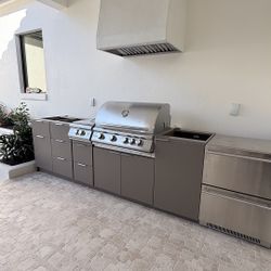 Luxury Outdoor Kitchen for Your Backyard or Pool Area