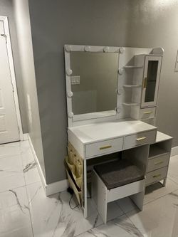 White Makeup Vanity Set With Chair