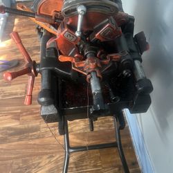 PIPE THREADING MACHINE