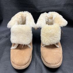 UGGS  Lace Up Ankle Boot Size 9