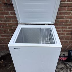 Hisense 5 cu. Upright deep freeze